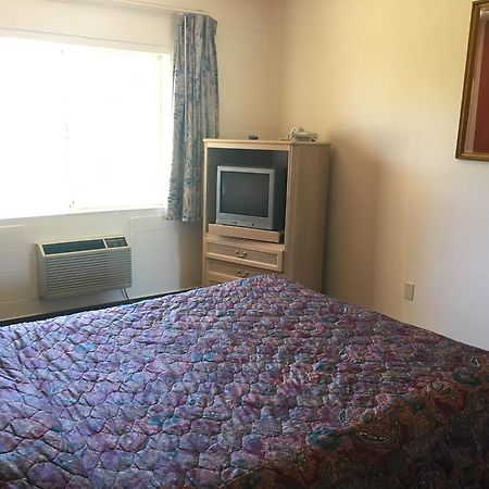 Budget Inn Motel Вудберн Экстерьер фото