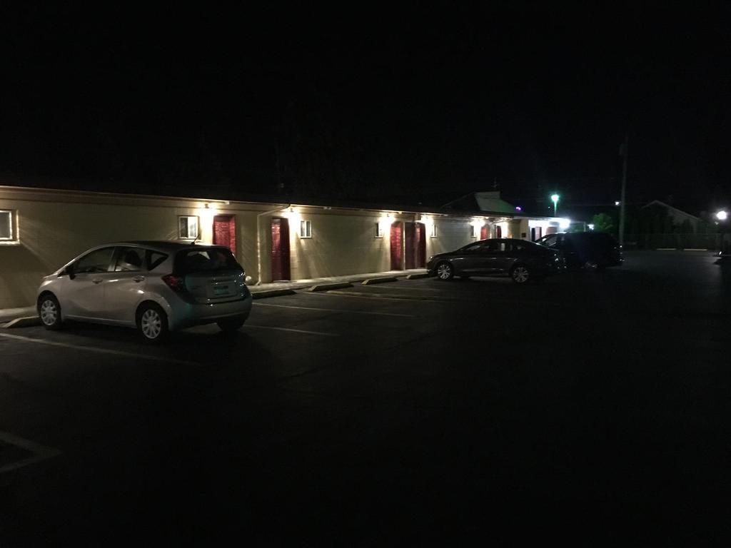 Budget Inn Motel Вудберн Экстерьер фото