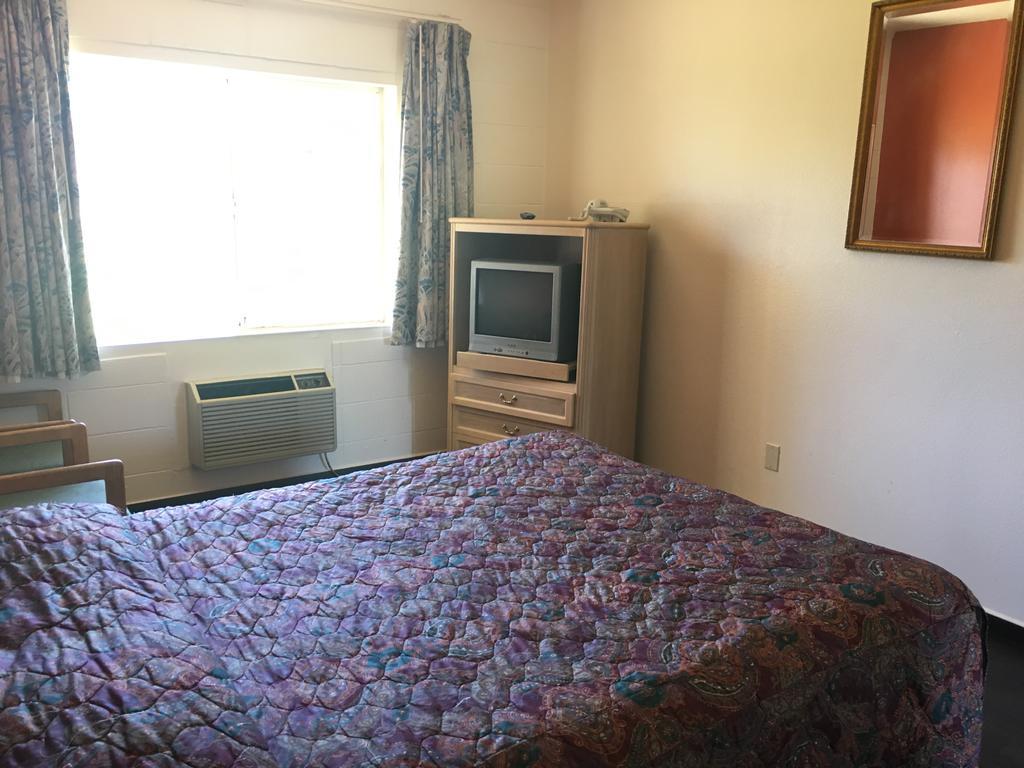Budget Inn Motel Вудберн Экстерьер фото