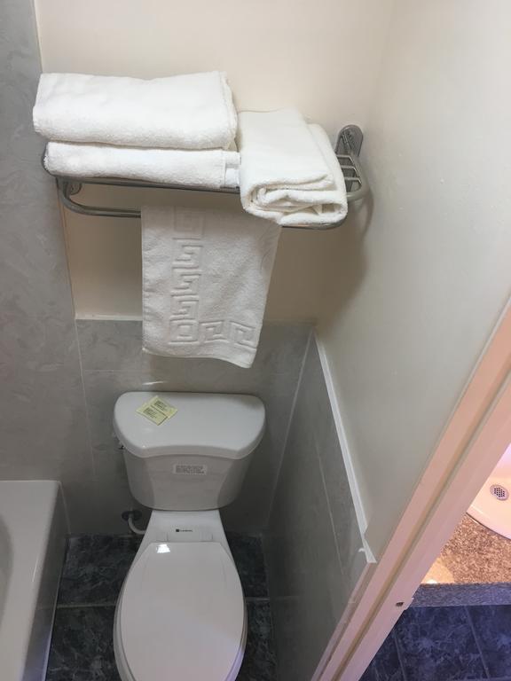 Budget Inn Motel Вудберн Экстерьер фото