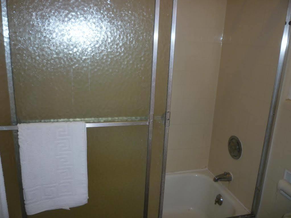 Budget Inn Motel Вудберн Экстерьер фото