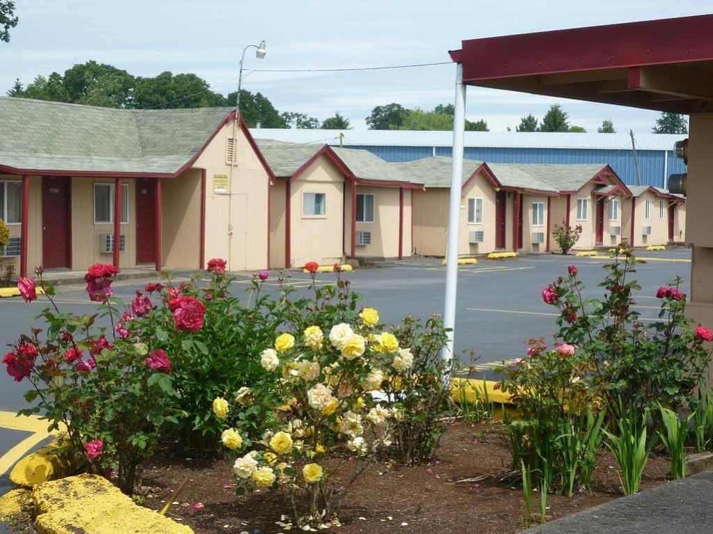 Budget Inn Motel Вудберн Экстерьер фото